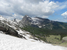 Panorama verso le cime di Cavallazza e Colbricon (31339 bytes)